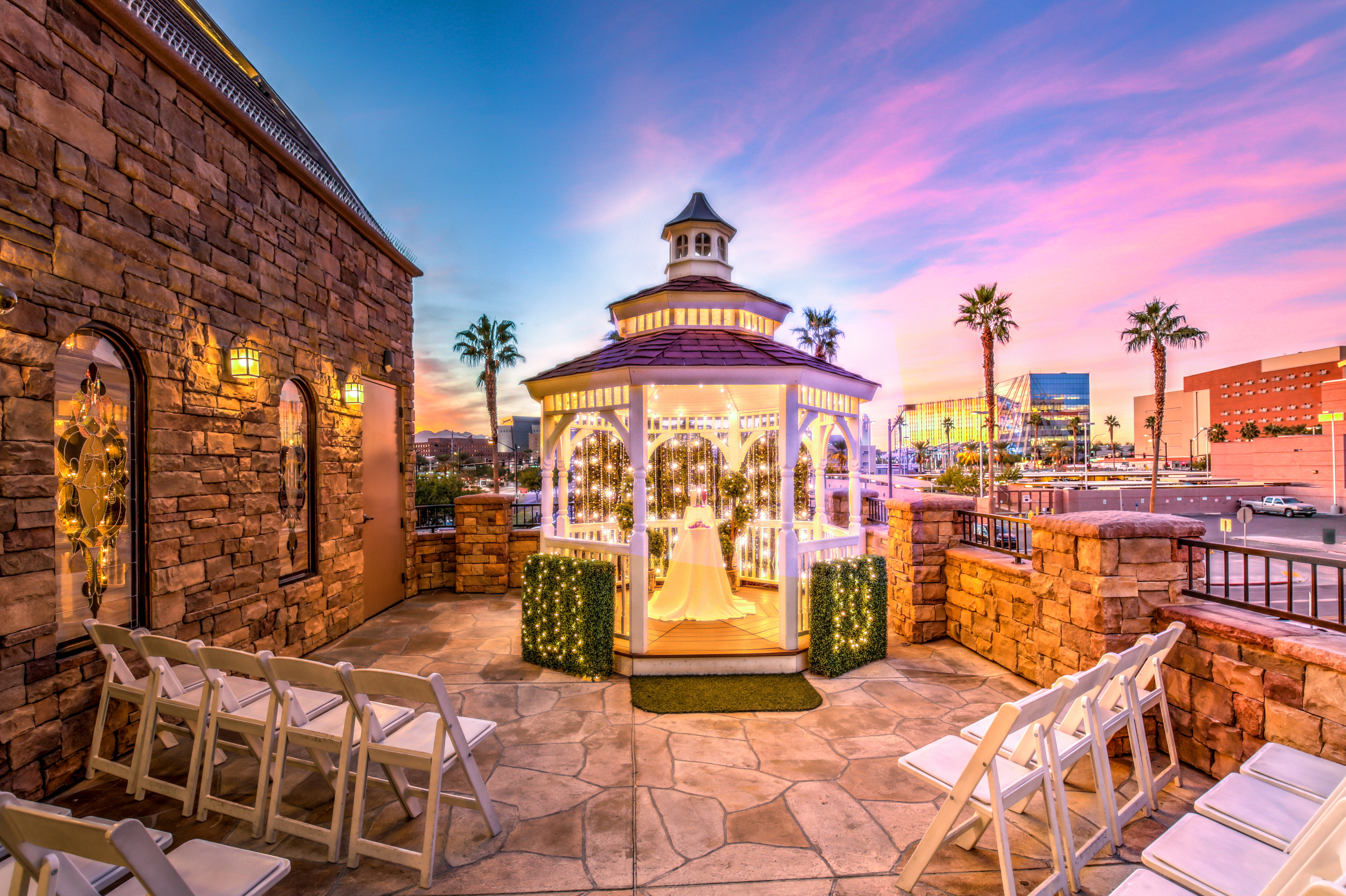 Get married in Vegas Outdoors