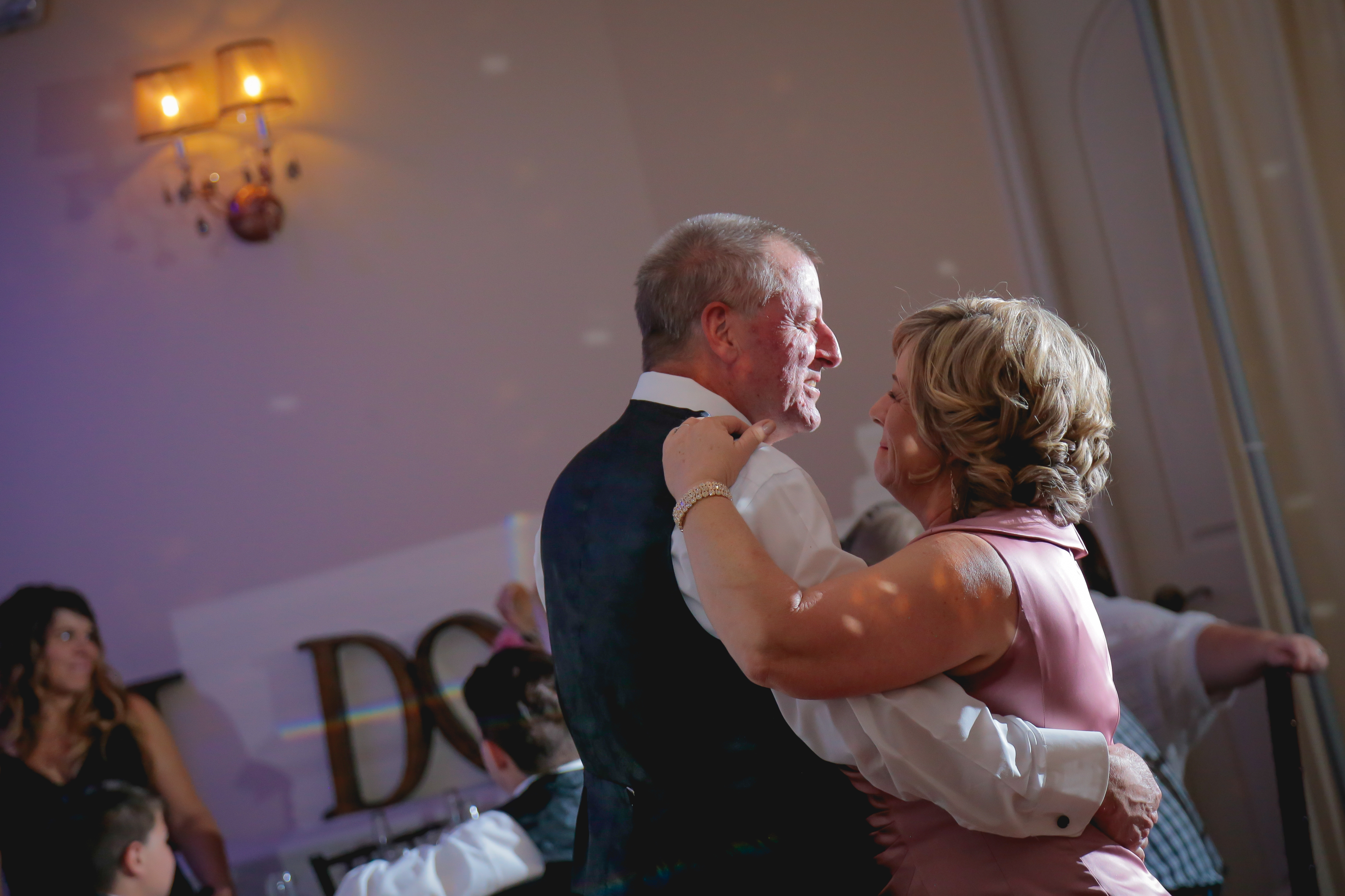 A cute couple dancing on their vow renewal ceremony in Vegas
